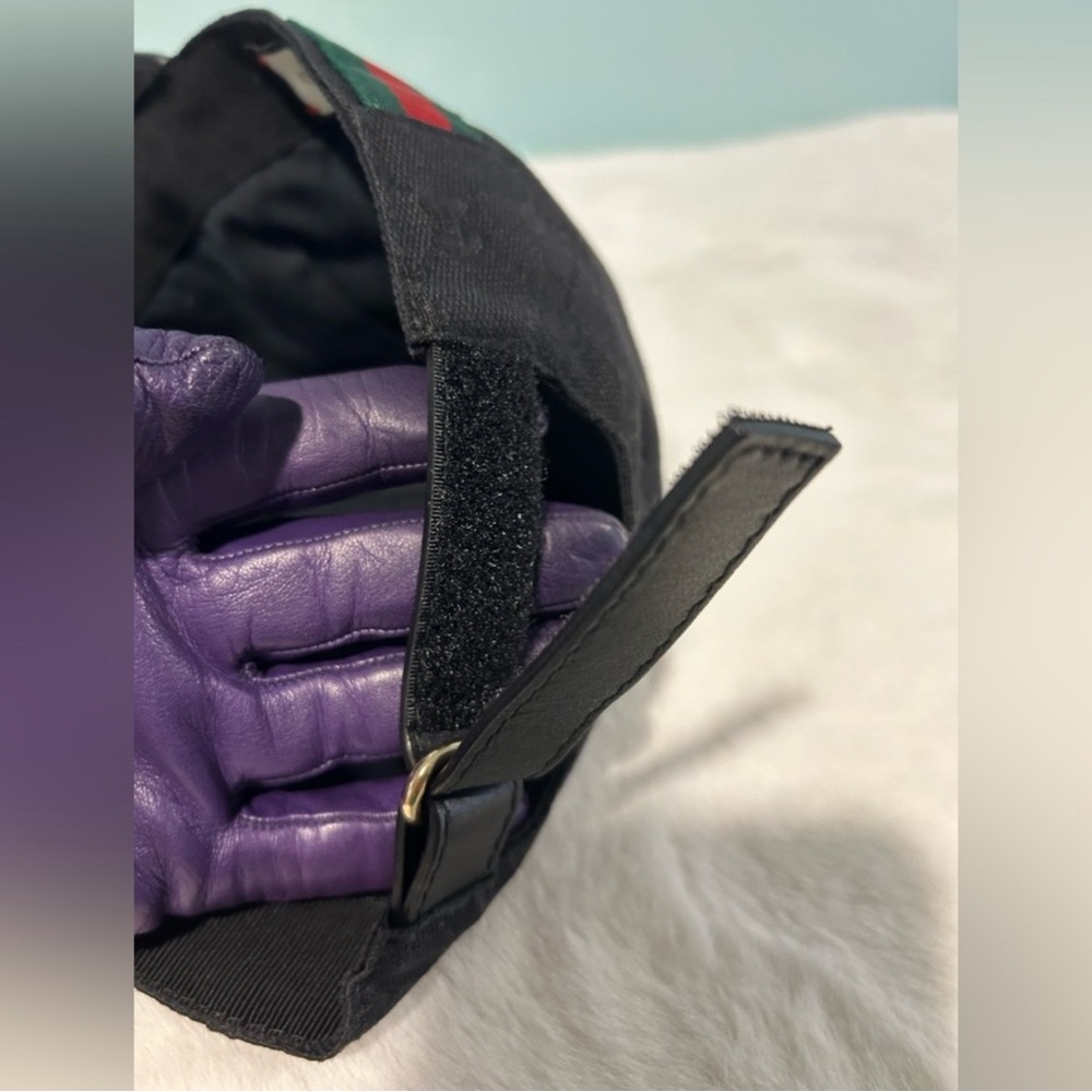 Gucci Black Monogram Cap with Red and Green Accents - Picture 9 of 10